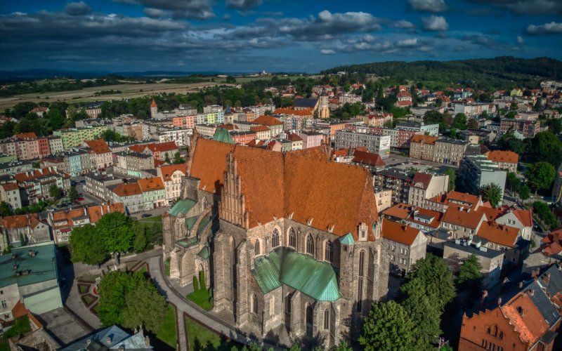 Kolorowe kamienice widziane z góry
