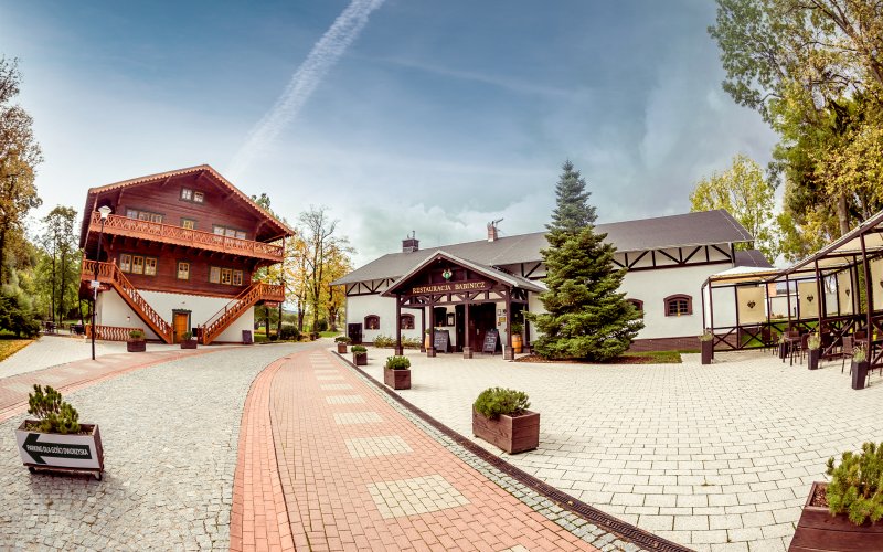 Kolorowe kamienice widziane z góry